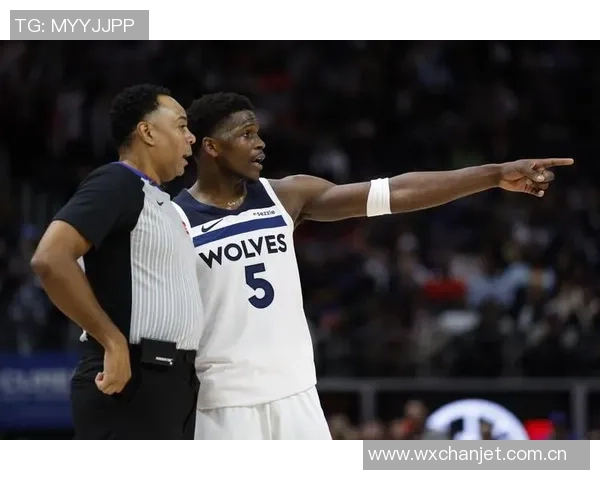 爱德华兹季前赛首球精彩回顾高难度撤步跳投展现夏季训练成果